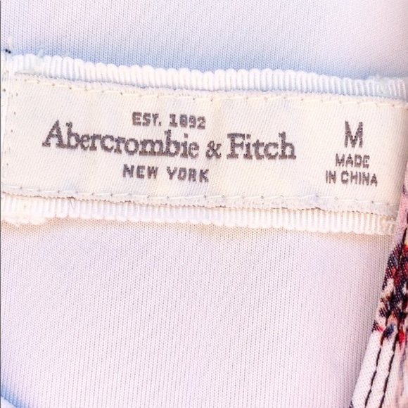 A&F | Floral BW & Color Zipped Crop Top - Picture 2 of 8